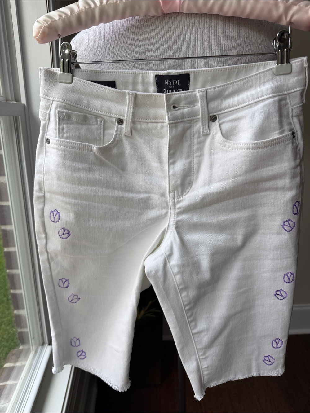 NYDJ White Straight-Leg Bermuda Jeans with Purple Tulip Embroidery